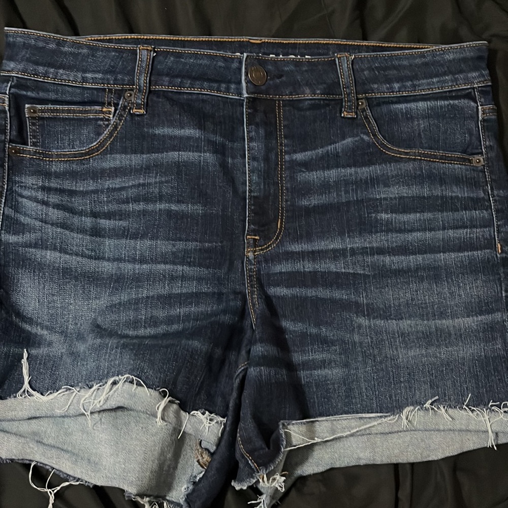 American Eagle Hi-Rise shortie